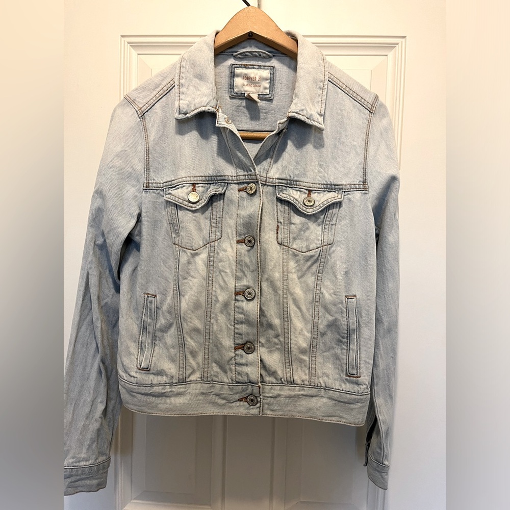 forever 21 classic denim jacket | light wash | size: S